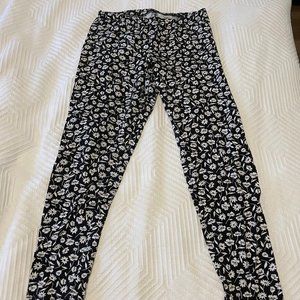 Old Navy - Black and White Floral Pattern Leggings